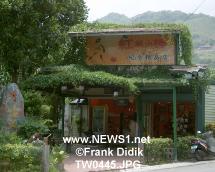 thTW0445.JPG